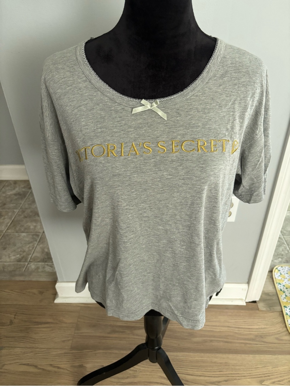 Vintage Retro Y2K Victoria's Secret Short-Sleeve Scoop Neck Sleep Tee Small